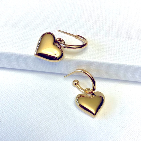 ◾️18k Gold Plated Heart Charm Dangle Earrings - Picture 5 of 6
